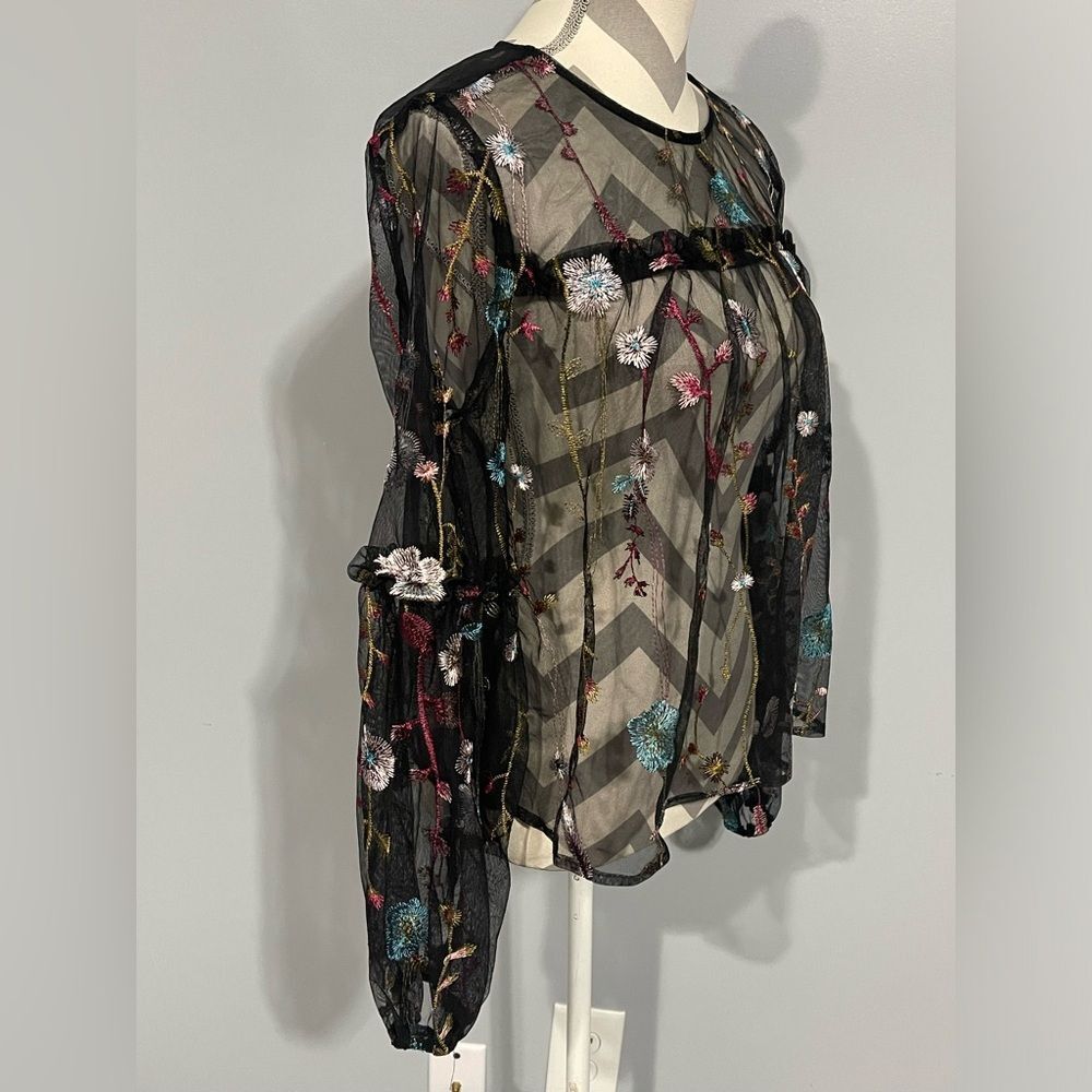 Cute Lace blouse - Picture 7 of 8